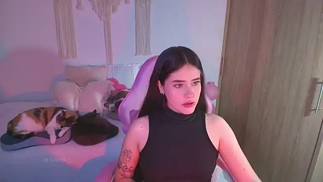 Snapshot of iriswest_ chatting on May 6, 2026, 1:42 am iriswest online show from May 6, 2026, 1:42 am