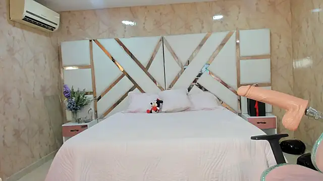 Snapshot of WowAna chatting on February 9, 2025, 6:33 am WowAna online show from February 9, 2025, 6:33 am