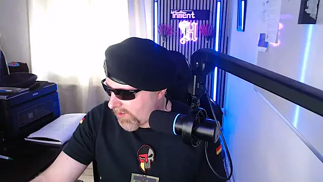 DerPornoPete online show from June 14, 2026, 6:42 pm