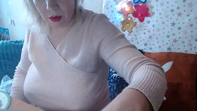 Snapshot of QueenLana chatting on February 17, 2026, 9:39 am QueenLana online show from February 17, 2026, 9:39 am