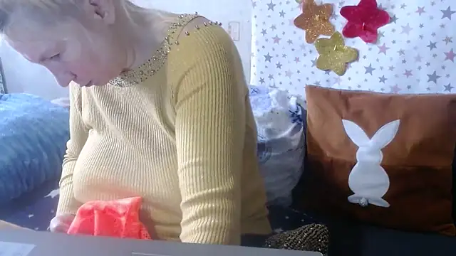 Snapshot of QueenLana chatting on October 29, 2025, 5:39 am QueenLana online show from October 29, 2025, 5:39 am