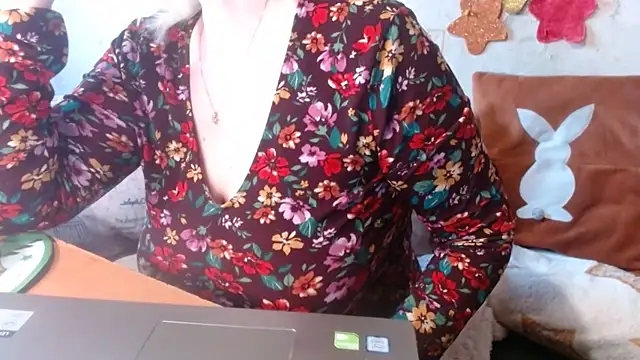 Snapshot of QueenLana chatting on March 21, 2025, 3:35 pm QueenLana online show from March 21, 2025, 3:35 pm