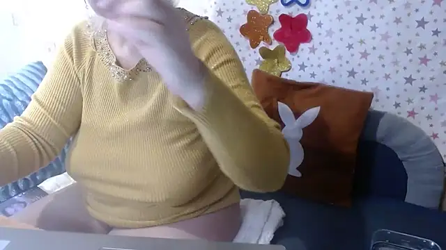 Snapshot of QueenLana chatting on December 4, 2025, 7:51 am QueenLana online show from December 4, 2025, 7:51 am