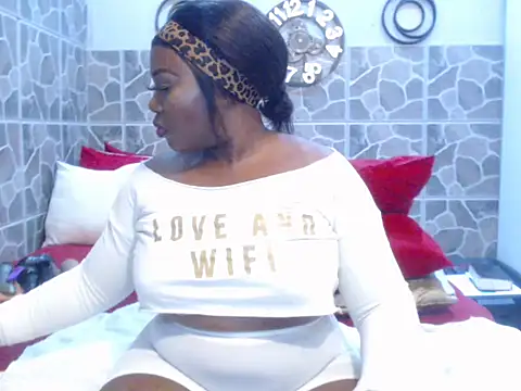 THREEHOLESPLEASURE99 online show from October 21, 2025, 1:32 pm