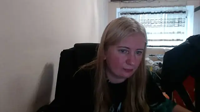 Snapshot of PeterAndJen chatting on May 12, 2026, 4:13 pm PeterAndJen online show from May 12, 2026, 4:13 pm