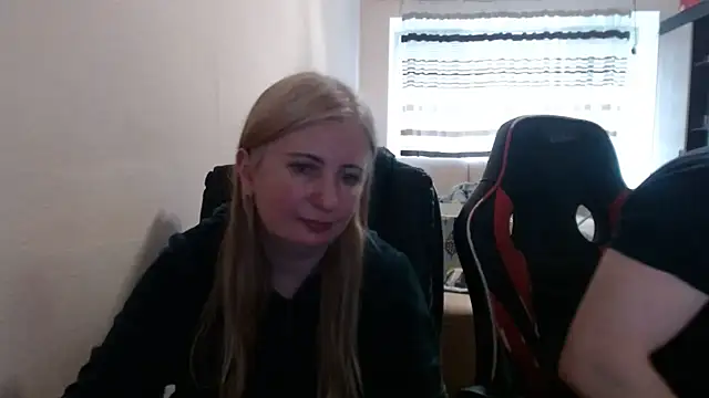 Snapshot of PeterAndJen chatting on April 23, 2026, 12:51 pm PeterAndJen online show from April 23, 2026, 12:51 pm