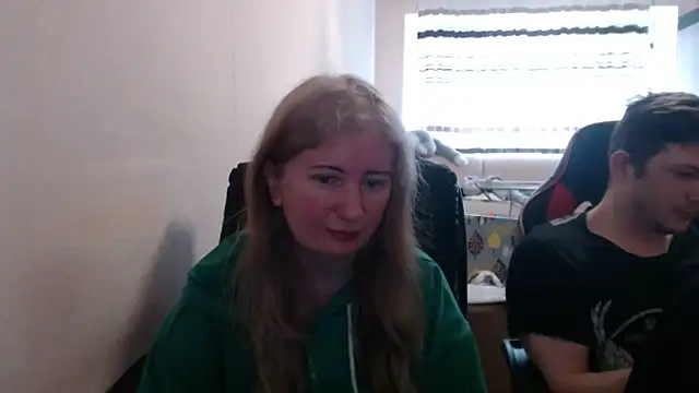 Snapshot of PeterAndJen chatting on April 19, 2026, 8:04 am PeterAndJen online show from April 19, 2026, 8:04 am