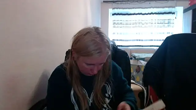 Snapshot of PeterAndJen chatting on April 27, 2026, 5:16 am PeterAndJen online show from April 27, 2026, 5:16 am