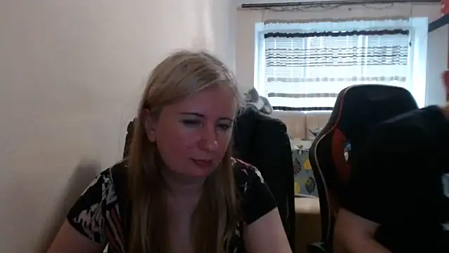 Snapshot of PeterAndJen chatting on May 27, 2026, 4:25 pm PeterAndJen online show from May 27, 2026, 4:25 pm