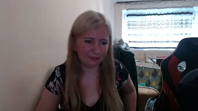 Snapshot of PeterAndJen chatting on May 30, 2026, 5:40 pm PeterAndJen online show from May 30, 2026, 5:40 pm