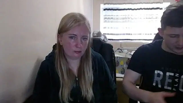 Snapshot of PeterAndJen chatting on April 24, 2026, 4:53 pm PeterAndJen online show from April 24, 2026, 4:53 pm