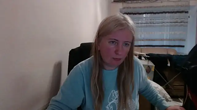Snapshot of PeterAndJen chatting on May 1, 2026, 5:18 pm PeterAndJen online show from May 1, 2026, 5:18 pm