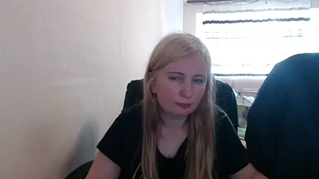 Snapshot of PeterAndJen chatting on May 18, 2026, 4:23 pm PeterAndJen online show from May 18, 2026, 4:23 pm