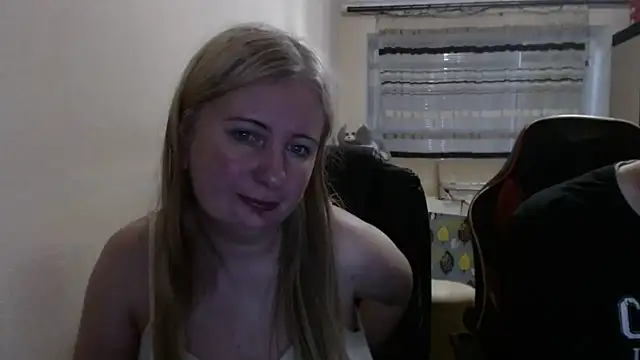 Snapshot of PeterAndJen chatting on May 24, 2026, 6:08 pm PeterAndJen online show from May 24, 2026, 6:08 pm