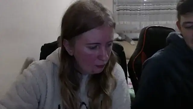 Snapshot of PeterAndJen chatting on November 9, 2025, 7:51 pm PeterAndJen online show from November 9, 2025, 7:51 pm