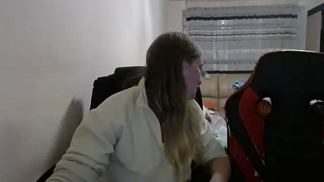 Snapshot of PeterAndJen chatting on November 6, 2025, 7:18 pm PeterAndJen online show from November 6, 2025, 7:18 pm