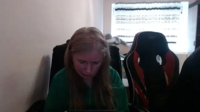 Snapshot of PeterAndJen chatting on April 17, 2026, 5:05 pm PeterAndJen online show from April 17, 2026, 5:05 pm