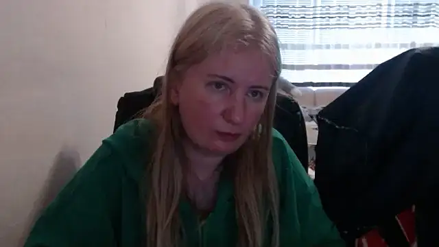 Snapshot of PeterAndJen chatting on April 21, 2026, 5:30 pm PeterAndJen online show from April 21, 2026, 5:30 pm