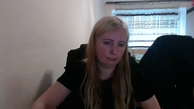 Snapshot of PeterAndJen chatting on May 22, 2026, 5:44 pm PeterAndJen online show from May 22, 2026, 5:44 pm