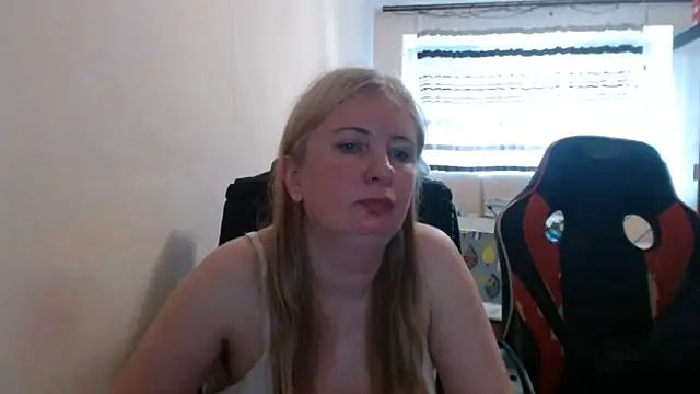Snapshot of PeterAndJen chatting on May 23, 2026, 5:56 pm PeterAndJen online show from May 23, 2026, 5:56 pm