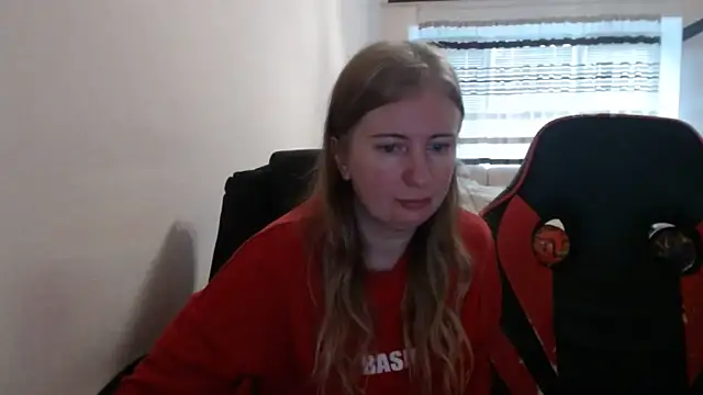 Snapshot of PeterAndJen chatting on November 20, 2025, 8:04 am PeterAndJen online show from November 20, 2025, 8:04 am