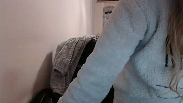 Snapshot of PeterAndJen chatting on December 15, 2025, 8:25 pm PeterAndJen online show from December 15, 2025, 8:25 pm