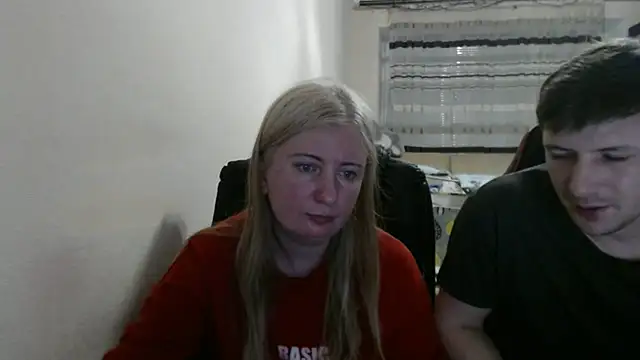 Snapshot of PeterAndJen chatting on May 5, 2026, 7:39 pm PeterAndJen online show from May 5, 2026, 7:39 pm
