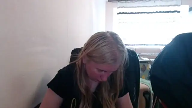 Snapshot of PeterAndJen chatting on May 17, 2026, 4:18 pm PeterAndJen online show from May 17, 2026, 4:18 pm