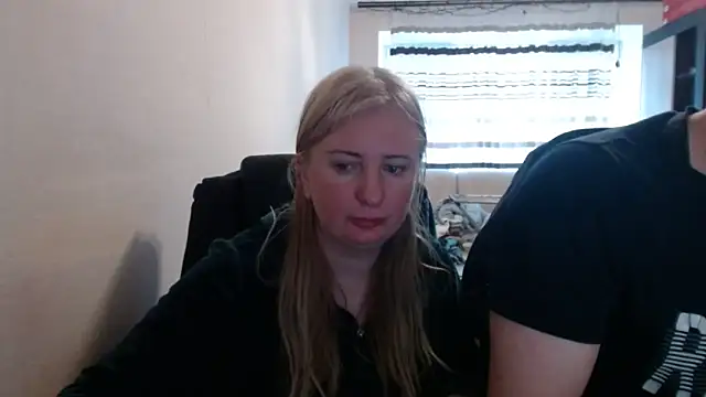 Snapshot of PeterAndJen chatting on April 25, 2026, 5:32 am PeterAndJen online show from April 25, 2026, 5:32 am