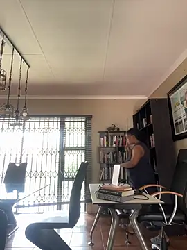 Snapshot of Sexy-Bubbles chatting on October 27, 2025, 9:10 am Sexy-Bubbles online show from October 27, 2025, 9:10 am