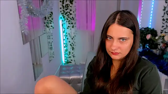 Snapshot of Orfeya chatting on December 20, 2025, 4:10 pm Orfeya online show from December 20, 2025, 4:10 pm