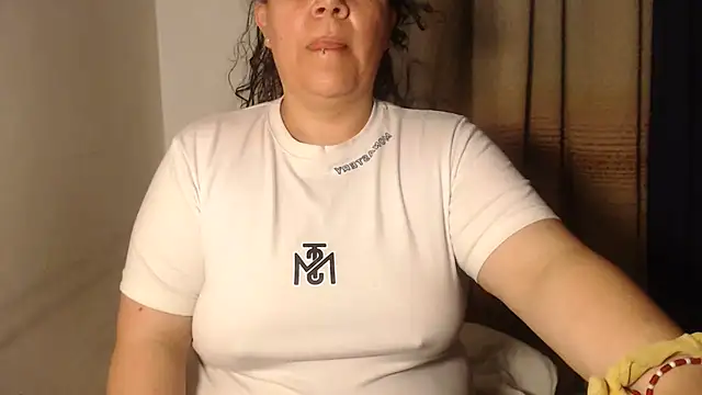 Snapshot of agathamiller01 chatting on April 29, 2026, 10:41 am agathamiller01 online show from April 29, 2026, 10:41 am