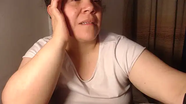 Snapshot of agathamiller01 chatting on April 4, 2026, 11:44 pm agathamiller01 online show from April 4, 2026, 11:44 pm