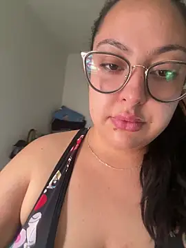 MileyGia online show from September 13, 2025, 3:56 pm