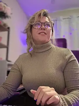 JennKenobi online show from February 13, 2025, 3:03 pm