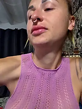 Snapshot of kylie_blck chatting on April 18, 2026, 7:29 pm kylie blck online show from April 18, 2026, 7:29 pm