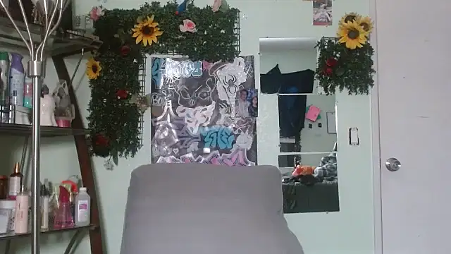 Snapshot of Yescuhh420 chatting on November 27, 2025, 8:20 pm Yescuhh420 online show from November 27, 2025, 8:20 pm