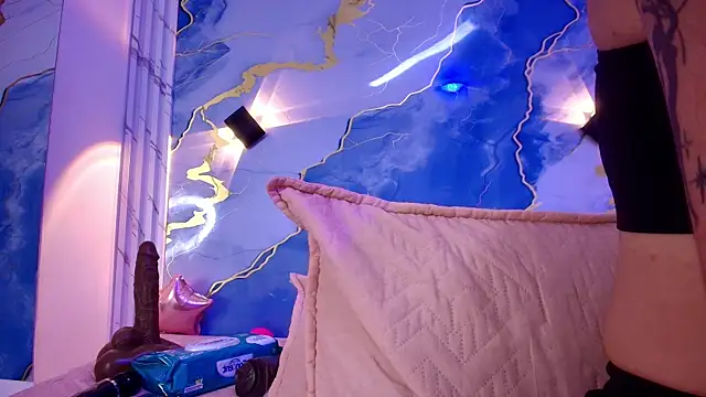 lorrayne  online show from November 13, 2025, 12:31 pm