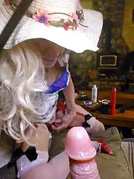 Snapshot of CROSSCOUNTRY1 chatting on February 26, 2025, 5:46 am CROSSCOUNTRY1 online show from February 26, 2025, 5:46 am