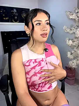 Ambar pe  online show from November 18, 2025, 2:38 am