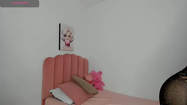 julieth sanz online show from March 22, 2025, 9:34 am