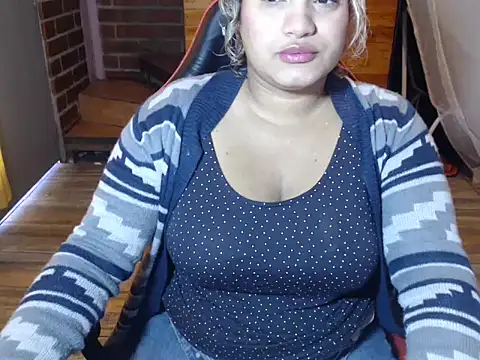 Snapshot of Hilarybunnyy chatting on April 26, 2026, 3:42 pm Hilarybunnyy online show from April 26, 2026, 3:42 pm