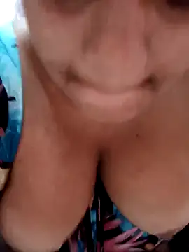 Snapshot of Hilarybunnyy chatting on January 19, 2025, 4:25 pm Hilarybunnyy online show from January 19, 2025, 4:25 pm