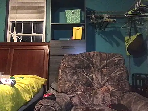 Snapshot of fatdickdaddy448 chatting on December 6, 2024, 8:43 am fatdickdaddy448 online show from December 6, 2024, 8:43 am