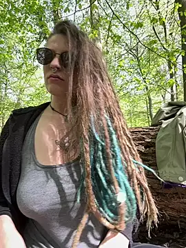 MenaDreadfull online show from April 22, 2026, 1:18 pm