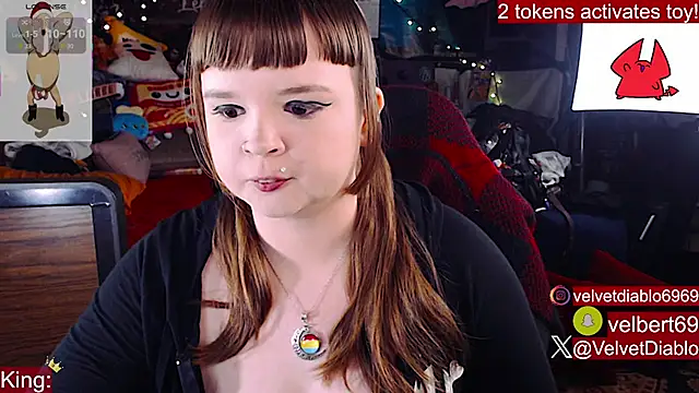 Snapshot of VelvetDiablo chatting on December 3, 2025, 1:17 am VelvetDiablo online show from December 3, 2025, 1:17 am