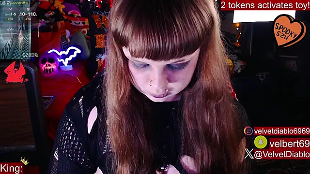 Snapshot of VelvetDiablo chatting on October 9, 2025, 12:00 am VelvetDiablo online show from October 9, 2025, 12:00 am