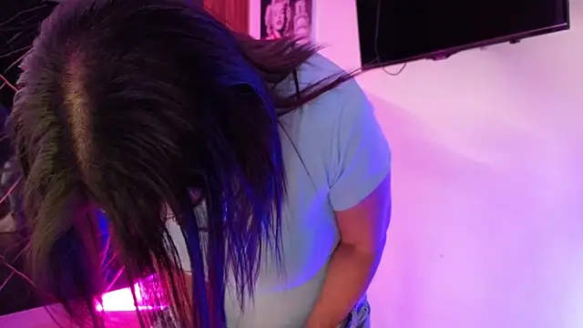 crisstal miler online show from April 3, 2026, 3:02 am