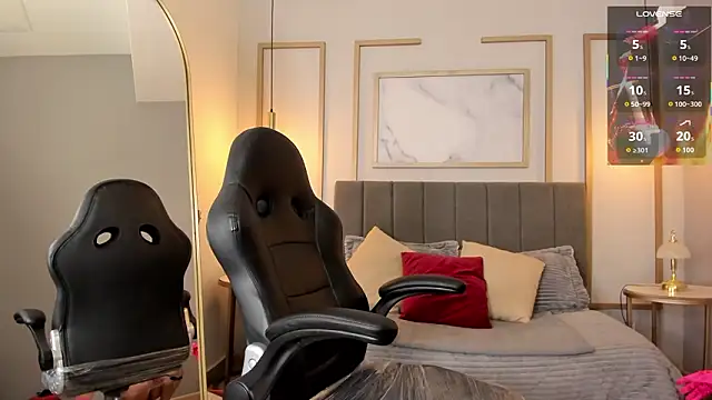 Holly madison  online show from March 13, 2026, 1:49 pm