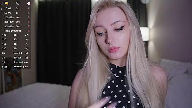 CatchMe1 online show from October 26, 2025, 6:30 pm